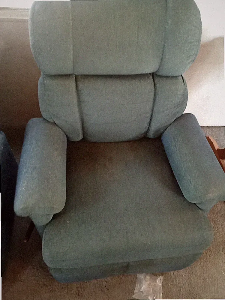 Recliner Chair Sofa Blue Made Out Of Some Fabric Come Pick Up If You Want